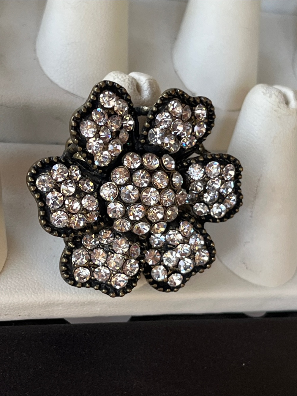 Crystal Flower stretch Statement Ring - Rhinestone - Picture 4 of 6